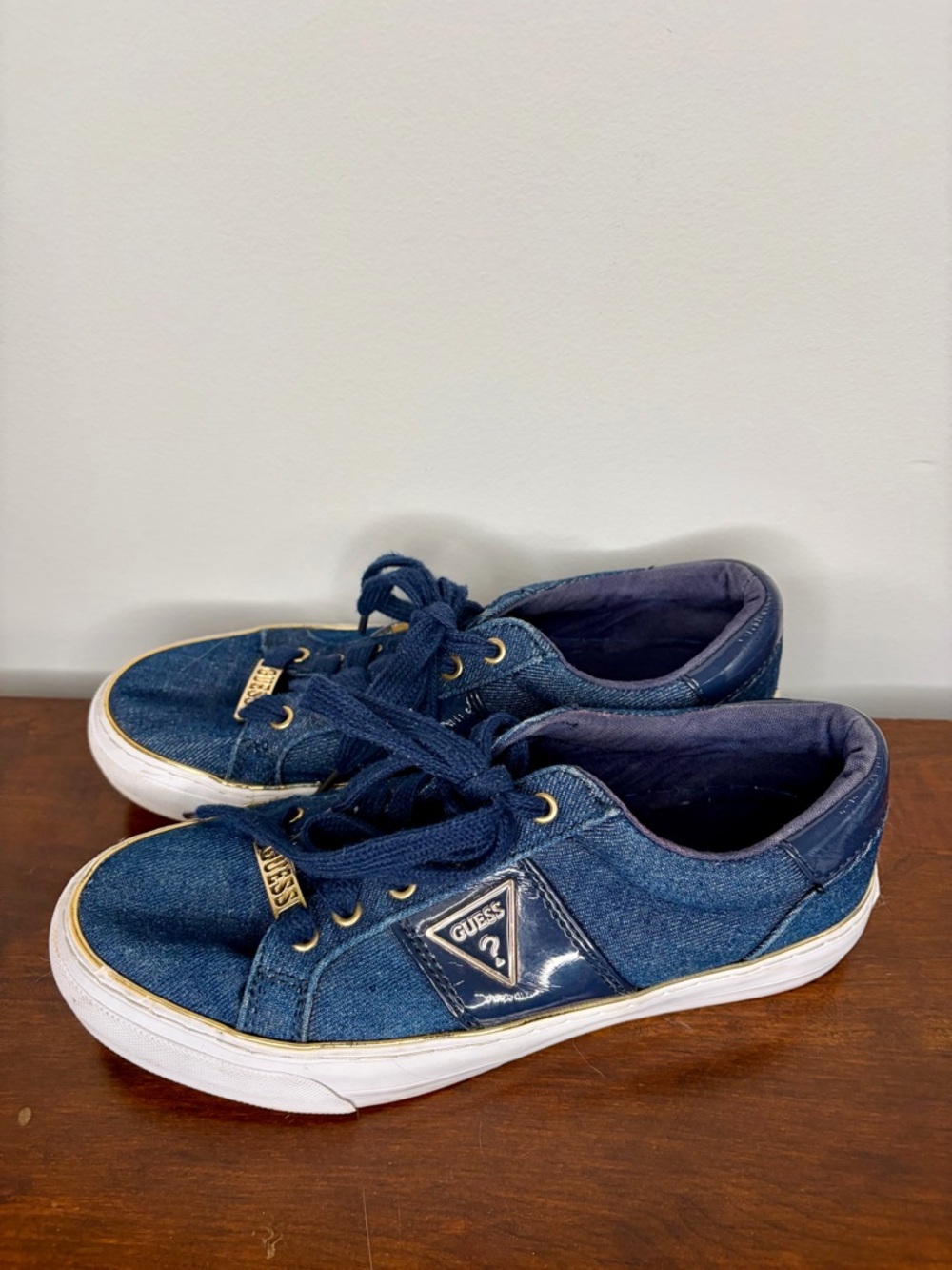 Guess Women’s Dark Blue Lace-Up Sneakers, Size 7.5 - Picture 2 of 7